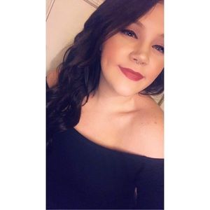 Meet your Posher, Liz ☺️☺️